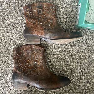 Diba True flying solo booties